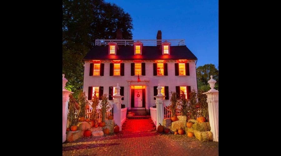 https://northofboston.org/wp-content/uploads/2025/09/Hocus-Pocus-Decorations-at-Ropes-Mansion.jpeg